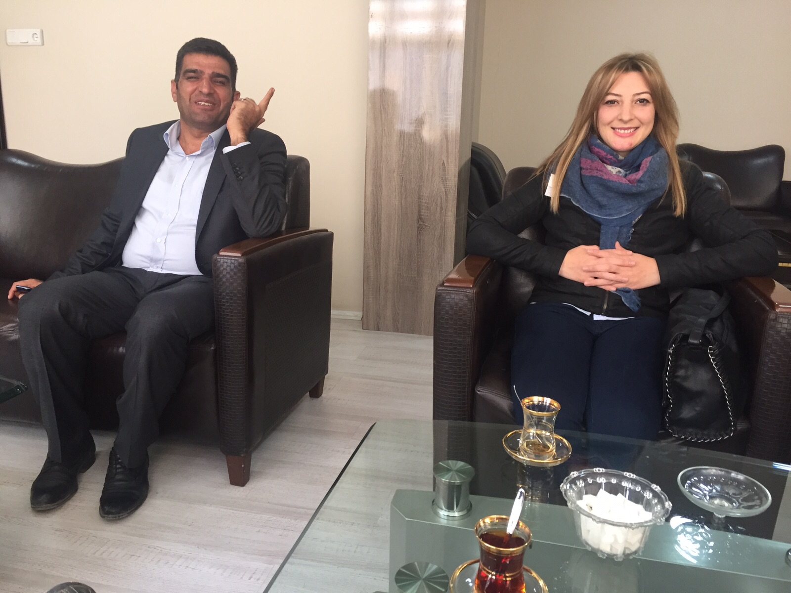 Cizre Belediyesi eş başkanları Kadir Kunur ve özyönetim ilanından sonra görevinden alınan Leyla İmret 
