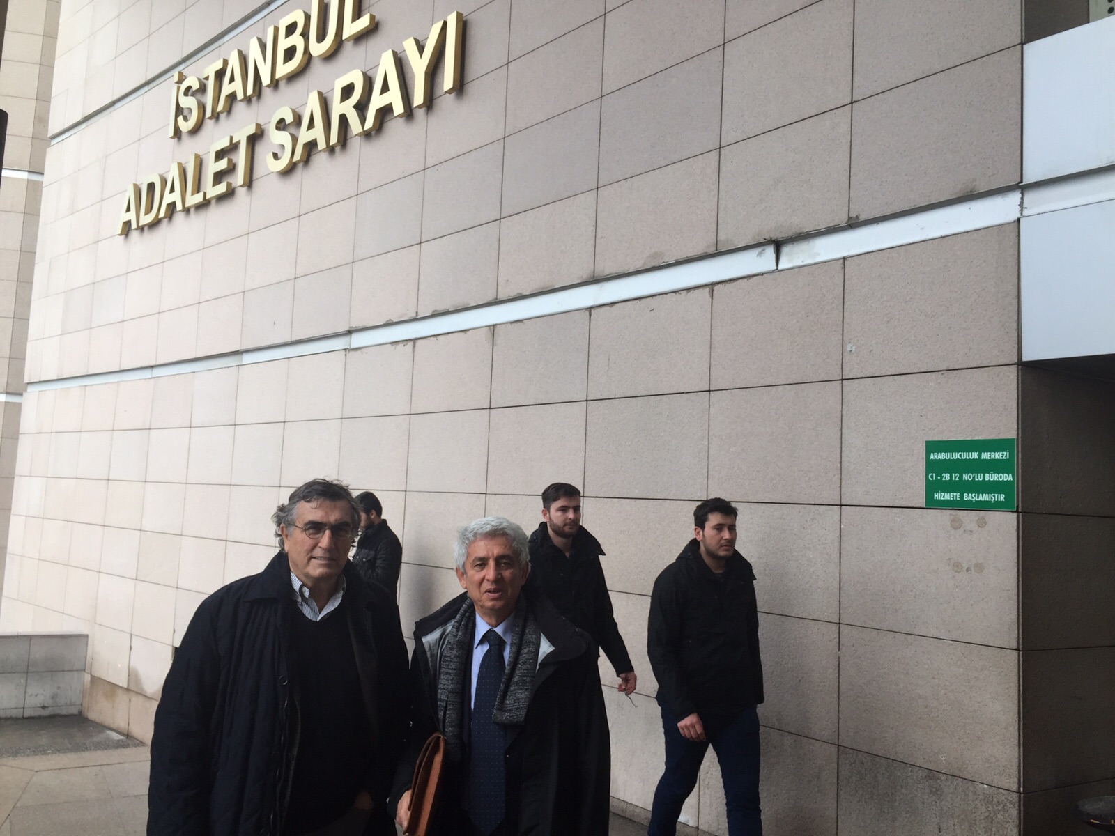 Hasan Cemal, avukat Fikret İlkiz'le birlikte ifade vermeye gitti 