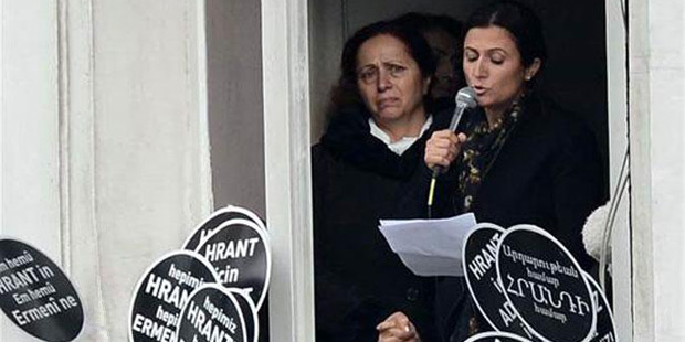 Dink anmasında bu yıl konuşmayı Kasım ayında öldürülen Diyarbakır Barosu Başkanı Tahir Elçi’nin eşi Türkan Elçi yaptı. Elçi, anmaya gelenlere 'Biz bulanık gölleri olan bir ülkenin sürekli temiz kalmayı isteyen nilüferleriydik' sözleriyle seslendi 
