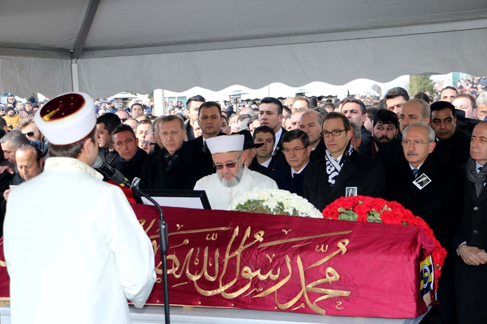 Mustafa Koç'un cenazesine Cumhurbaşkanı Recep Tayyip Erdoğan, Başbakan Ahmet Davutoğlu ve CHP Lideri Kemal Kılıçdaroğlu da katıldı. 