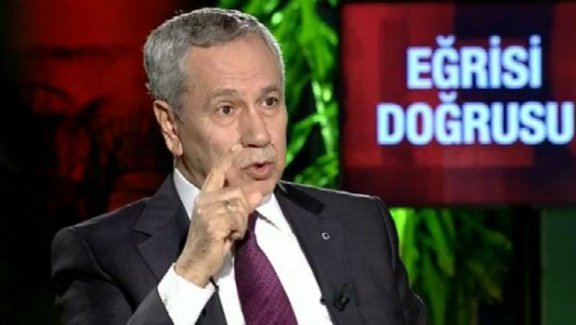 Arınç,  eleştiriler üzerine yaptığı açıklamada 'Dolmabahçe'deki üç değerli arkadaşımız Cumhurbaşkanı'nın itirazlarına rağmen böyle bir fotoğraf vermişlerse niye hükümetimizde bakan olarak taltif edilmiş olsunlar?' diye sordu