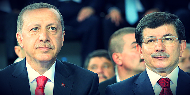 11. Cumhurbaşkanı Abdullah Gül'ün görevi Tayyip Erdoğan'a devretmesine bir gün kala, 27 Ağustos 2014'te, AKP 1. Olağanüstü Büyük Kongresi'nde Genel Başkan seçilen Ahmet Davutoğlu, 28 Ağustos 2014'te Cumhurbaşkanı Erdoğan'dan başbakanlık vekaletini aldı ve 62. Türkiye Hükûmeti'ni kurmakla görevlendirildi