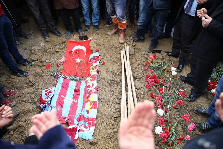 Ankara saldırısında hayatını kaybeden sevgililer yan yana toprağa verildi