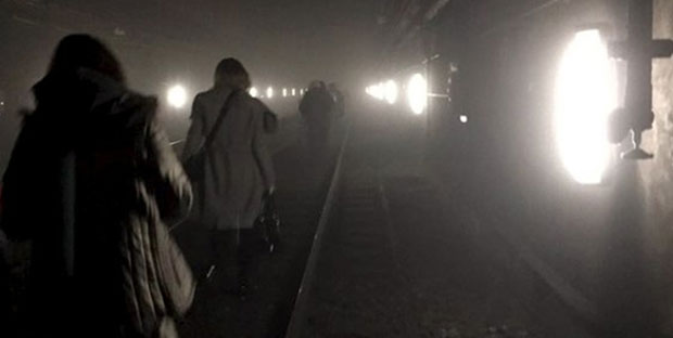 En az 20 kişinin öldüğü terör saldırısından sonra metro istasyonu...