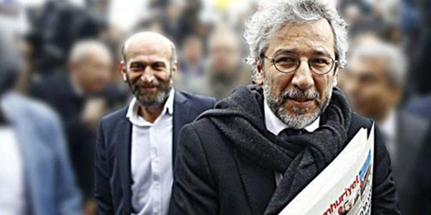 92 gün tutuklu kalan Can Dündar ve Erdem Gül, MİT TIR'ları haberleri nedeniyle, Cumhurbaşkanı Erdoğan'ın da şikâyetçisi olduğu davada 'siyasi ve askeri casusluk, devletin gizli bilgilerini temin etme ve yayımlama, terör örgütüne yardım ve hükümeti devirmeye teşebbüs' iddialarıyla yargılanıyor