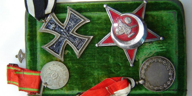 Misrobian'ın savaştaki başarıları nedeniyle Almanya ve Osmanlı'dan aldığı madalyalar