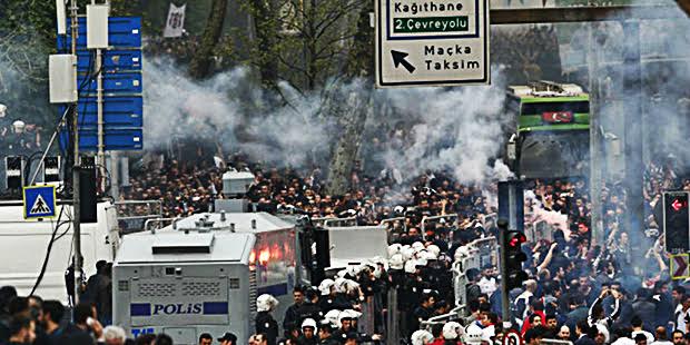  İnönü Stadı’nda 2013’te yapılan son maçta polisin biber gazıyla müdahale ettiği Beşiktaş taraftarı, 1066 gün sonra yeni stattaki ilk maçta da gazlı müdahaleye maruz kaldı