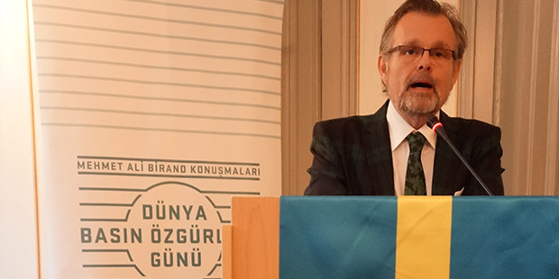 Ev sahibi, İsveç İstanbul Başkonsolosu, Sayın Jens Odlander, İsveç'in basın özgürlüğü ve insan hakları konsunda hassasiyetini yansıtan bir ''hoş geldiniz'' konuşması yaptı.