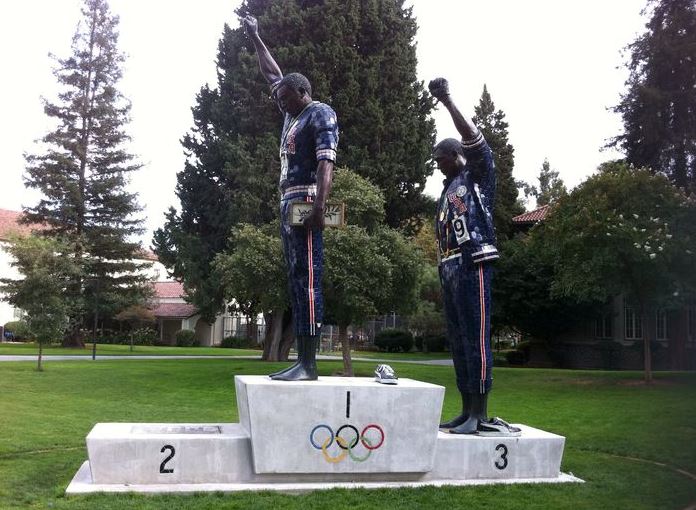 Geç ve ayakta dur, Tommie Smith ve John Carlos Anıtı, San Jose Eyalet Üniversitesi, Kalifornia