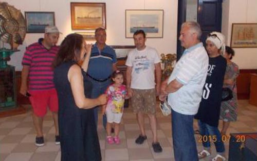 Bugünün Başbakanı Binali Yıldırım, işgal altındaki İzmir'in Koyun Adası'na, Yunan Polisi ve Yunan Gümrük kontrol noktalarından geçerek pasaportla girmiş. Fotoğraf 20 Temmuz 2015'te çekilmiş.