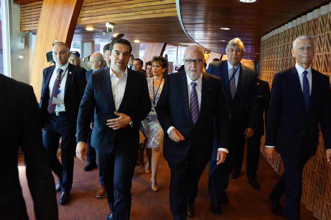 AKPA Başkanı Pedros Agramunt ile Konsey'de makam odasına giderken  Foto Raffi A. Hermonn
