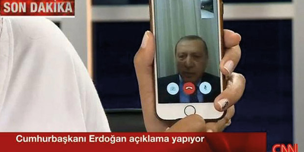 Cumhurbaşkanı Erdoğan, 15 Temmuz gecesi darbe girişimi sürerken Face Time uygulamasıyla Marmaris'ten bağlandığı CNN Türk'te, halkı cuntaya karşı meydanlara çağırdı