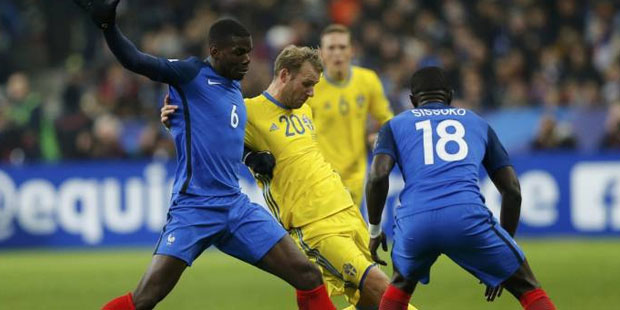 Fransa, İsveç'i Pogba ve Payet'nin golleriyle 2-1 yenmeyi başardı.
