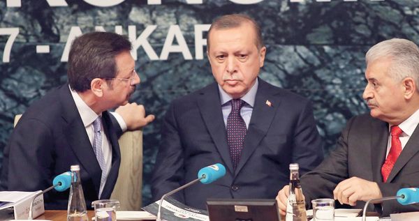 TOBB Başkanı Rifat Hisarcıklıoğlu’nun ev sahipliğinde gerçekleşen Ekonomi Şura’sına Cumhurbaşkanı Erdoğan, Başbakan Binali Yıldırım’la birlikte katılmıştı.