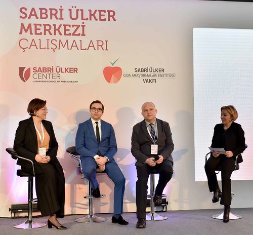 Soldan sağa: Yard. Doç. Dr. Ebru Erbay , Doç. Dr. Furkan Burak, ve Doçent Dr. Erkan Yılmaz, Sabri Ülker Vakfı Genel Sekreteri Begüm Mutuş