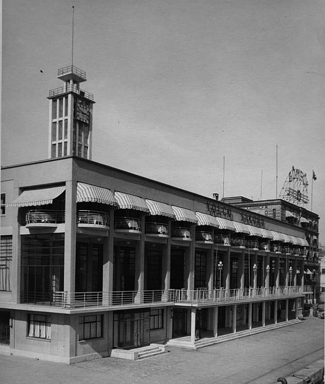 1937'de açılan Karaköy Yolcu Salonu, 2017'de Galataport projesi kapsamında yıkıldı