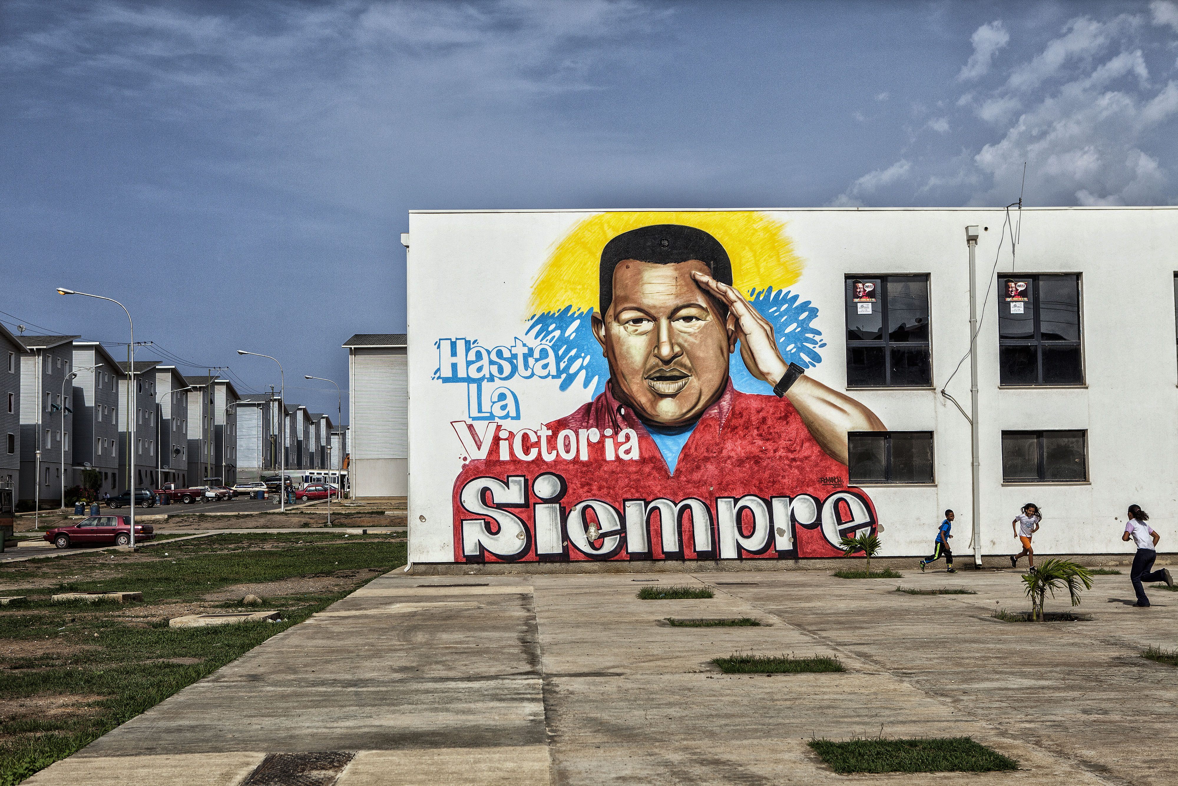 Venezuela'dan Hugo Chávez'in resmedildiği bir mural