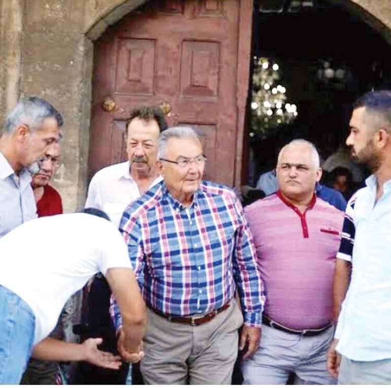 Baykal ,cuma namazını Antalya’da Tekeli Mehmet Paşa Camisi’nde kıldı. Ama Gül gibi cumadan çıkışta bir açıklama yapmadı.