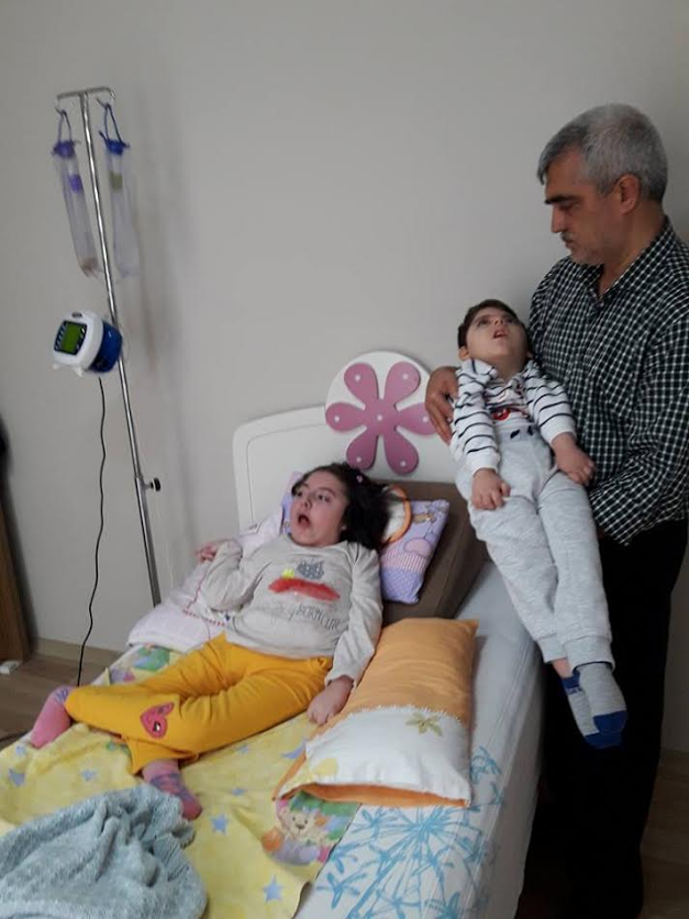 Eski MazlumDer Başkanı Dr. Ömer Faruk Gergerlioğlu'nun eski Kocaeli Savcısı Seyfullah Çakmak’ın ailesine ziyareti 
