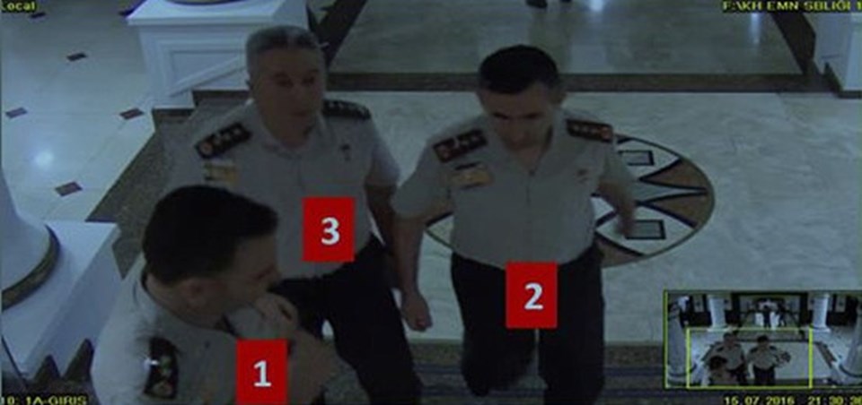 Eski Albay Orhan Yıkılkan (3) Genelkurmay Özel Kalem Müdürlüğünden Albay Hüseyin Hakan Öcal (1) ve Albay Ramazan Gözel (2)