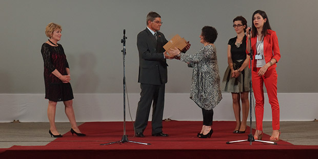 Andrei Wajda için, ödülünü Erivan'da Polonya Büyükelçisine, verilirken ... 