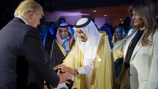 ABD Başkanı Donald Trump, Mayıs ayında Riyad'a yaptığı ziyarette Kral Selman bin Abdülaziz ile görüştü.