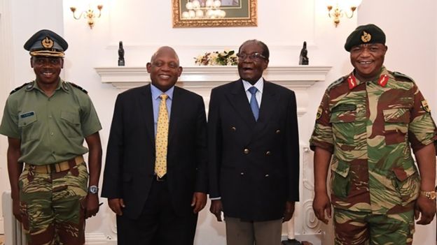 Ev hapsinde tutulan Mugabe ile görüşmeler sürüyor