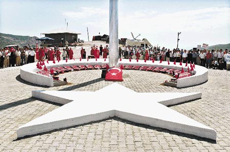 24 Mayıs 1993, Elazığ-Bingöl Karayolu, 33 asker anıtı
