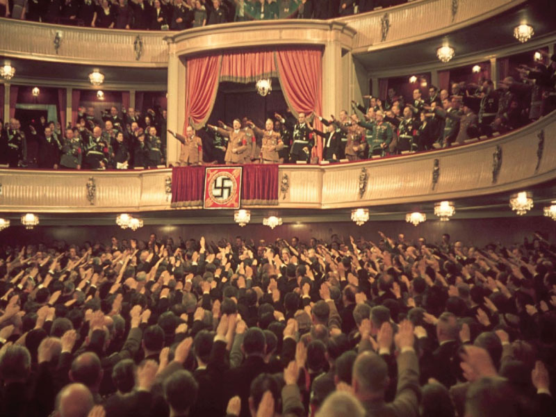 Hitler ve subayları Charlottenburg Tiyatrosunda, 1939
