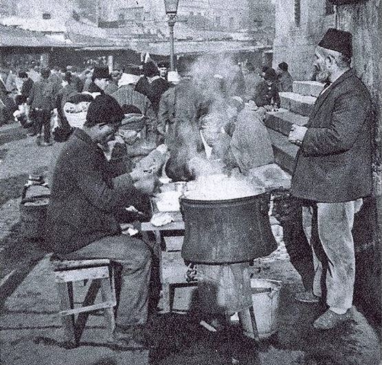 Eminönü, Yeni Camii önünde Çorbacılar, 1910'lar