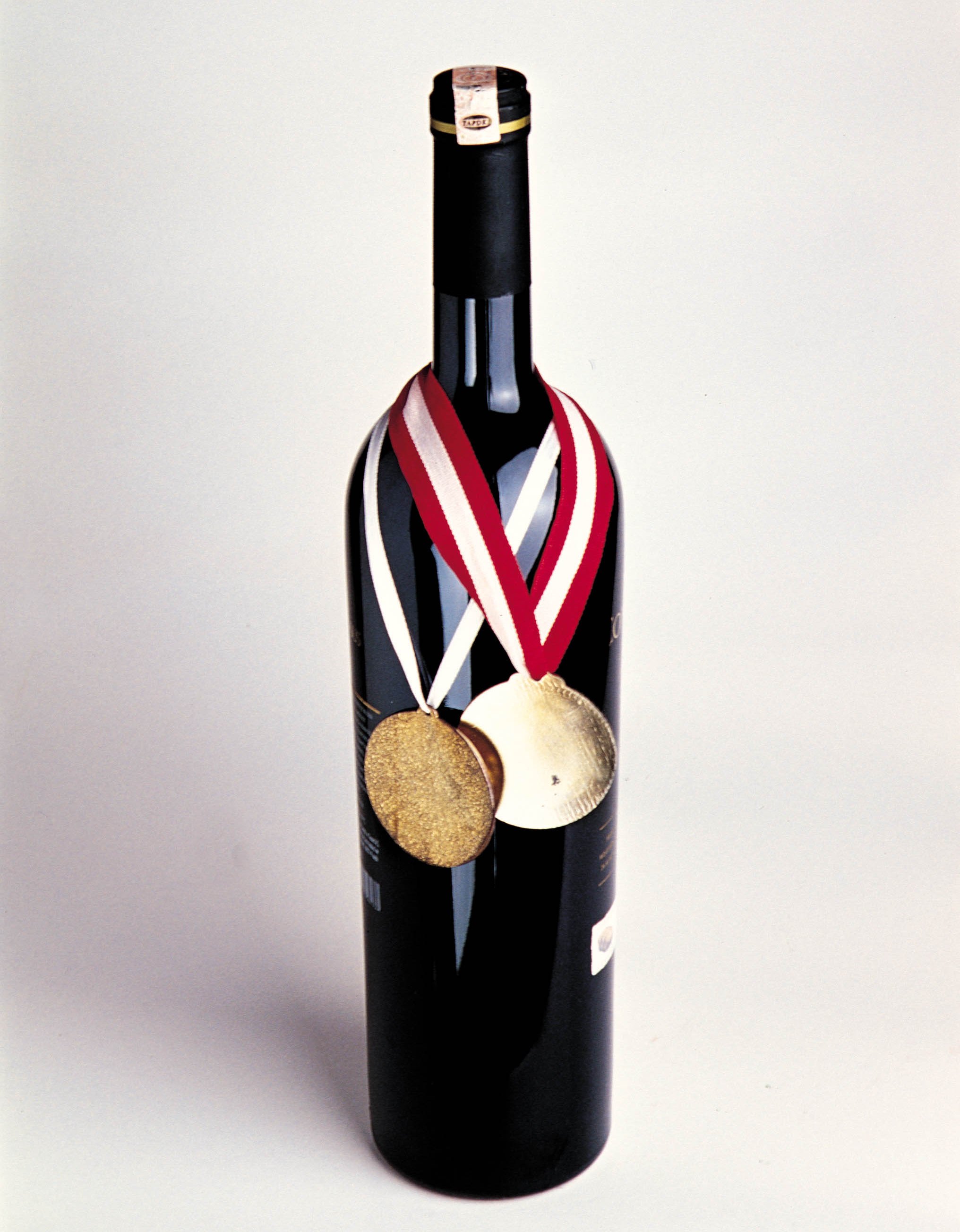 Madalya üzerine madalya alan Türk şarapları bırakın destek almayı, köstek olunmasa bile dünyayı fethedebilir...