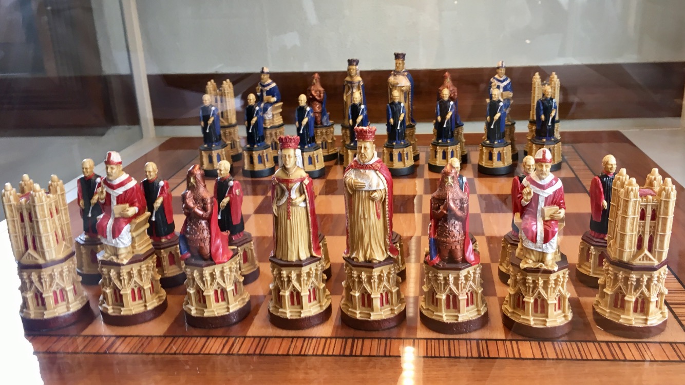 Müzedeki eşsiz satranç takımlarından biri