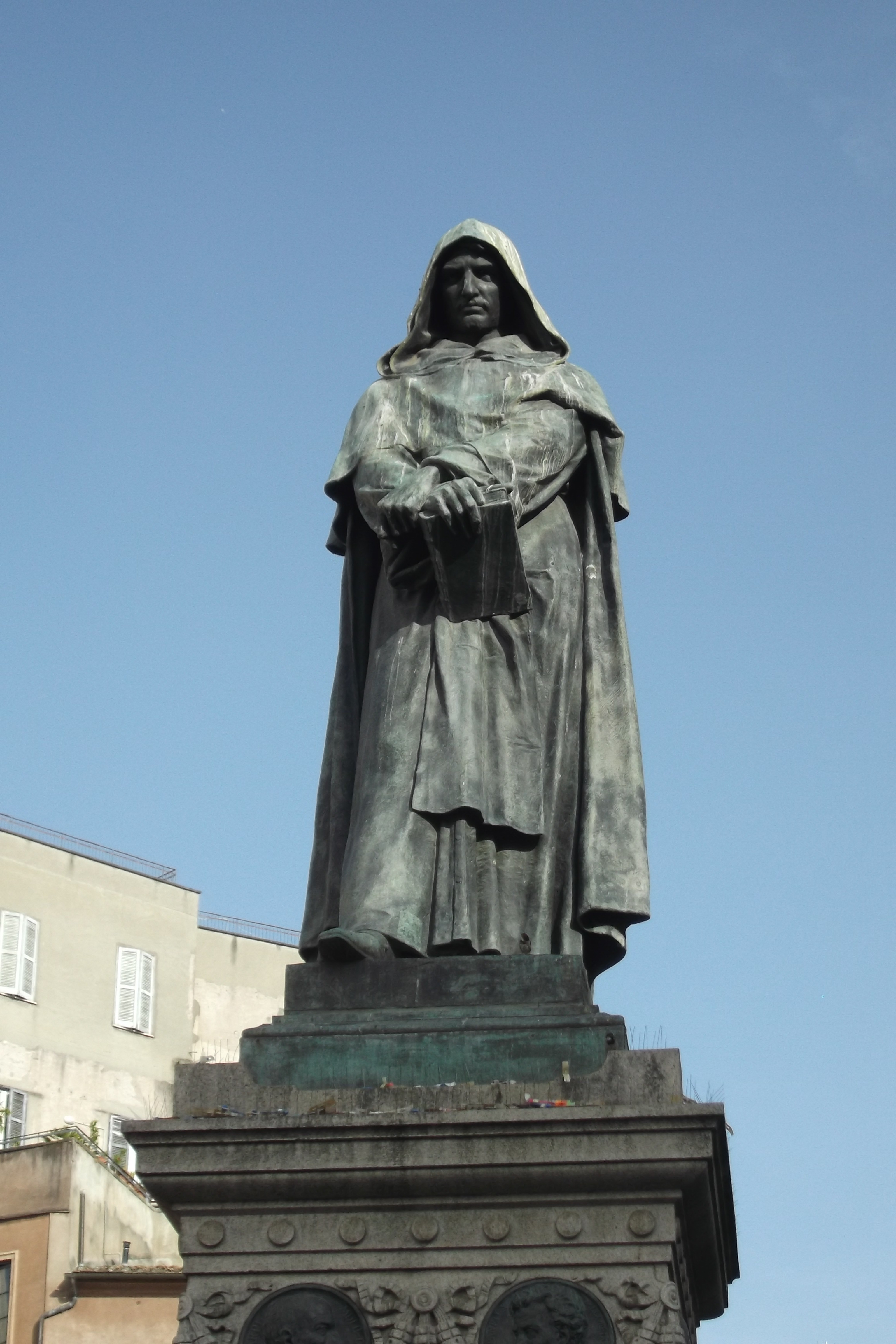 Giordano Bruno heykeli, Çiçek Tarlası Meydanı, Roma