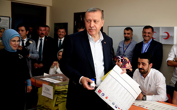 The Guardian ''Erdoğan ve onun iktidardaki partisi 24 Haziran'da yapılacak cumhurbaşkanlığı ve parlamento seçimlerini kaybedebilmesi mümkün. Ama bu son derece olasılık dışı'' yorumunda bulundu