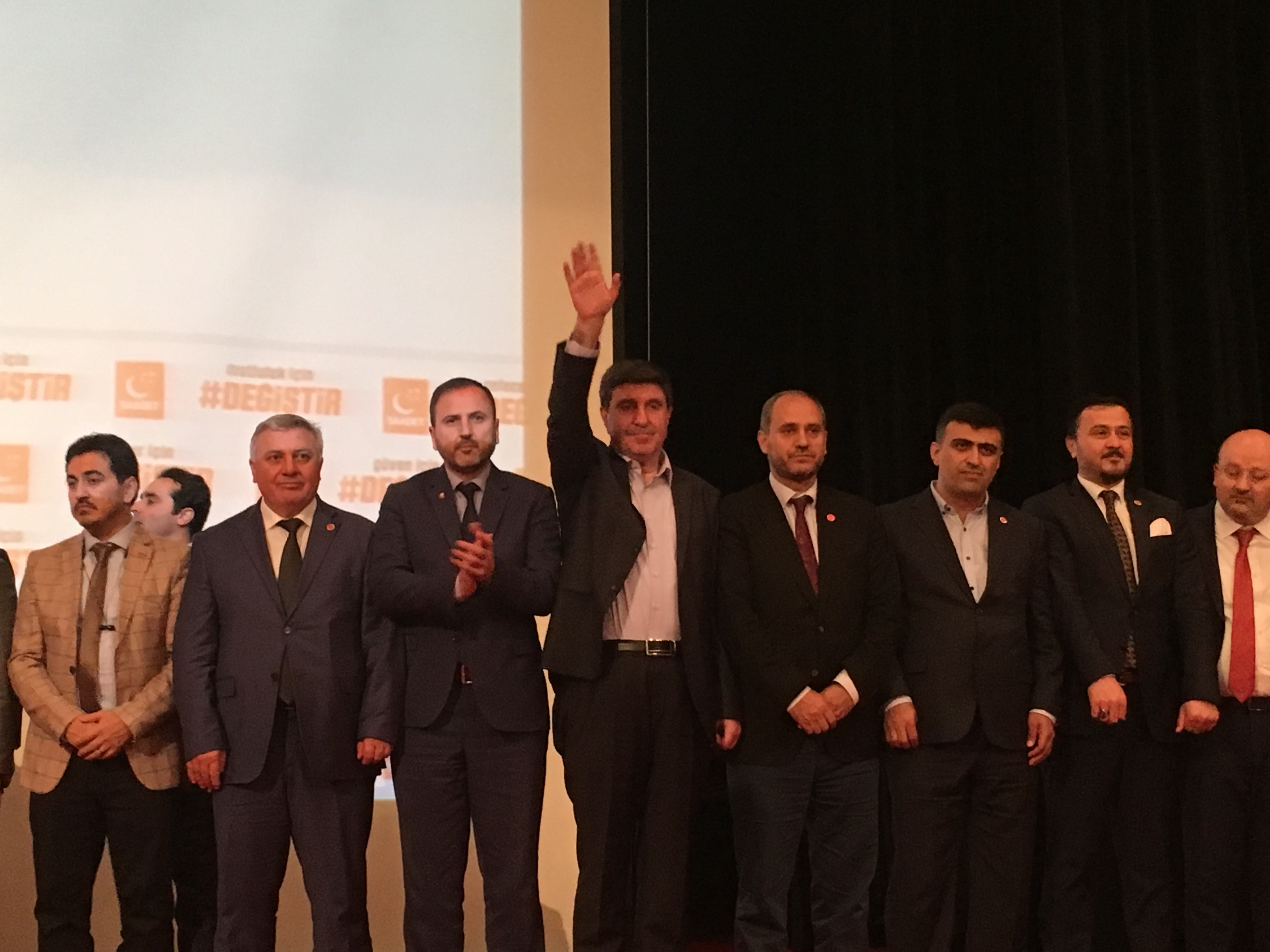 İftara, Saadet Partisi milletvekili adayı eski HDP'li Altan Tan da katıldı