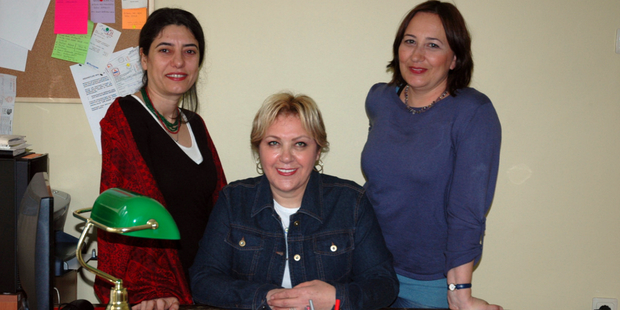 İlknur Üstün, Selma Acuner ve Aksu Bora, Ayizi'nin Bükreş Sokaktaki ilk ofisinde, 2011