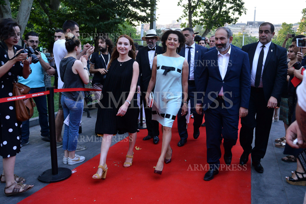 Ermenistan'ın geneline esen Başbakan Nikol Paşinyan ve eşi Anna Hagopyan rüzgârı tabii ki Altın Kayısı'da da esiyordu...