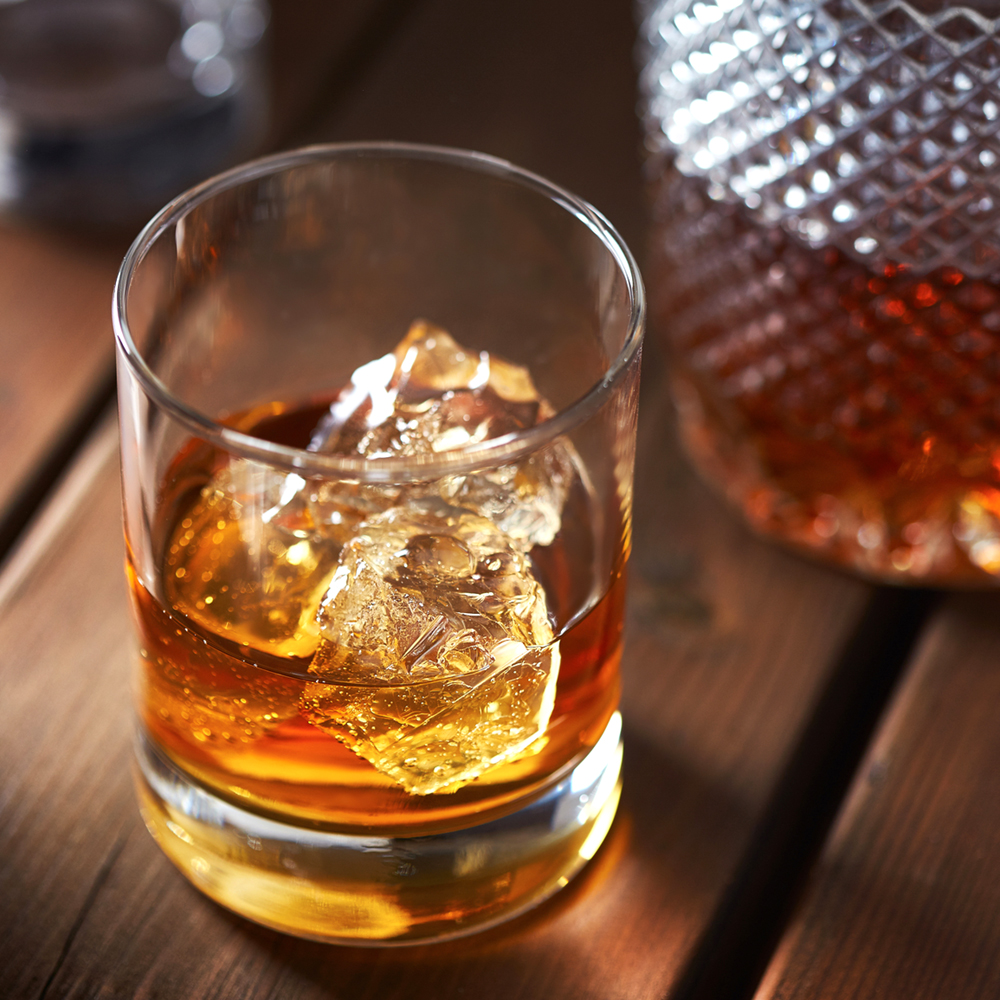 Burbon viski buzla içilmeye ve kokteyllere de yakışan bir viski çeşidi
