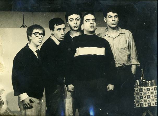 1966 yılında, tiyatroda sahnelenen “Hababam Sınıfı” “İnek Şaban” rolünü Suzan Uztan canlandırdı (en solda)