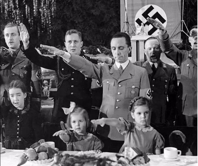 Joesph Goebbels, intihar etmeden önce siyanür vererek zehirlettiği çocuk...