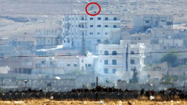 Kobanê'nin doğusuna IŞİD bayrağının dikildiği iddiasına ilişkin fotoğraf