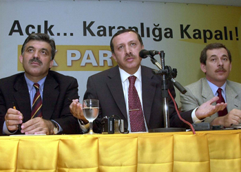 AKP, 14 Ağustos 2001'de, Milli Görüş çizgisinden Erbakan'a isyan ederek kopan Tayyip Erdoğan, Abdullah Gül, Bülent Arınç ve Abdüllatif Şener öncülüğünde 'muhazakâr demokrat' kimliğe vurgu yapılarak kuruldu