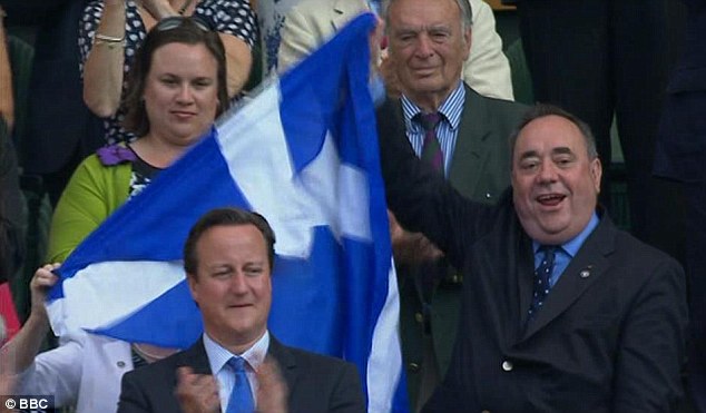 Birleşik Krallık Başbakanı David Cameron ve İskoçya Başbakanı Alex Salmond