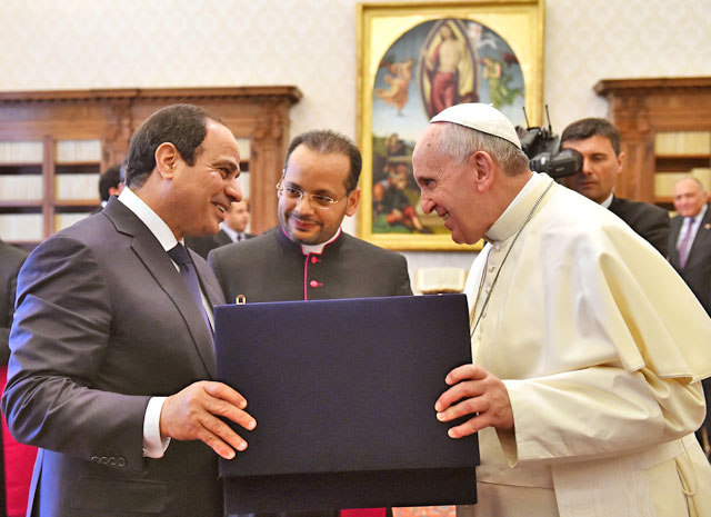 Mursi'yi devirerek Devlet Başkanı seçilen Sisi, Papa'yı ziyaret etmişti