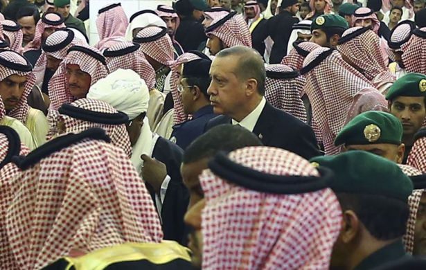 Suudi Arabistan Kralı Abdullah'ın ölümü üzerine hükümet Türkiye'de bir günlük yas ilan etti, Cumhurbaşkanı Erdoğan Somali ziyaretini erteleyerek Riyad'daki cenaze törenine katıldı