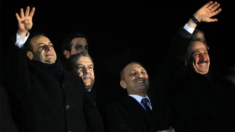 17 Aralık yolsuzluk soruşturması sürecinde suçlanan Egemen Bağış, Muammer Güler, Erdoğan Bayraktar ve Zafer Çağlayan (soldan sağa) hükümetten istifa etmek zorunda kalmışlardı