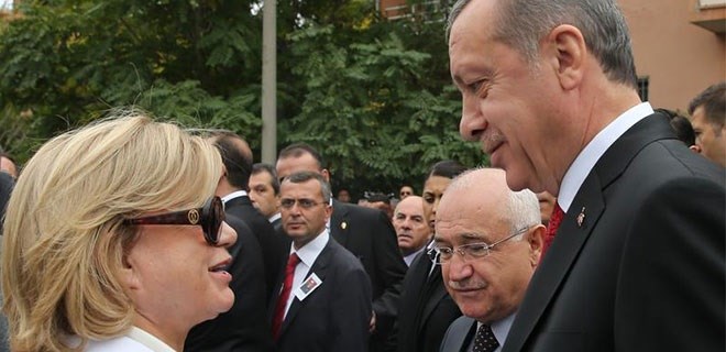 Eski Başbakan Tansu Çiler ile Cumhurbaşkanı Erdoğan, eski Genelkurmay Başkanı Doğan Güreş'in cenaze töreninde bir araya geldi