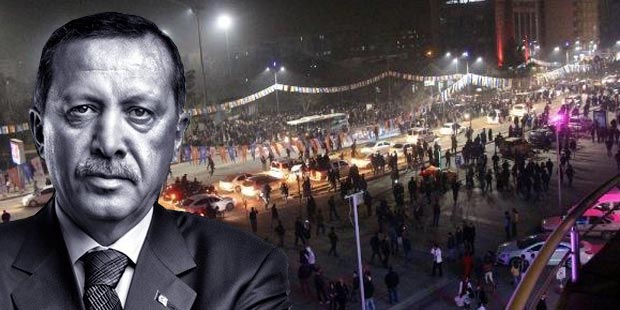 Diyarbakır'da Kobanê zaferi kutlamaları büyük bir coşkuyla sokaklara taştı