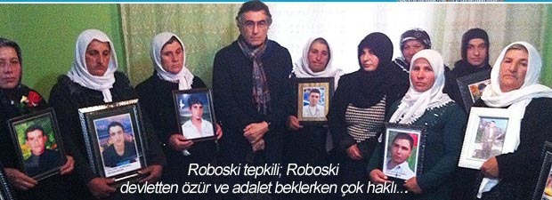 Hasan Cemal, Roboski'de yas tutan annelerle. 28 Aralık 2011 akşamı Şırnak'ın Roboski köyünde sınırdan sigara ve petrol yüklü katırlarla geçmeye çalışan ve 19'u reşit yaşta olmayan 38 Kürt köylüsü TSK uçaklarıyla bombalandı. Bombardımanda 34 kişi hayatını kaybetti