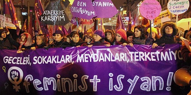 Erdoğan'ın, tecavüz edilmek istenirken öldürülen Özgecan Aslan'ın hedef olduğu vahşete isyan eden ve kendisini eleştiren feministlere, 'Bu feministler var ya, bunların dinimizle ilgisi yok' demesi tepki gördü